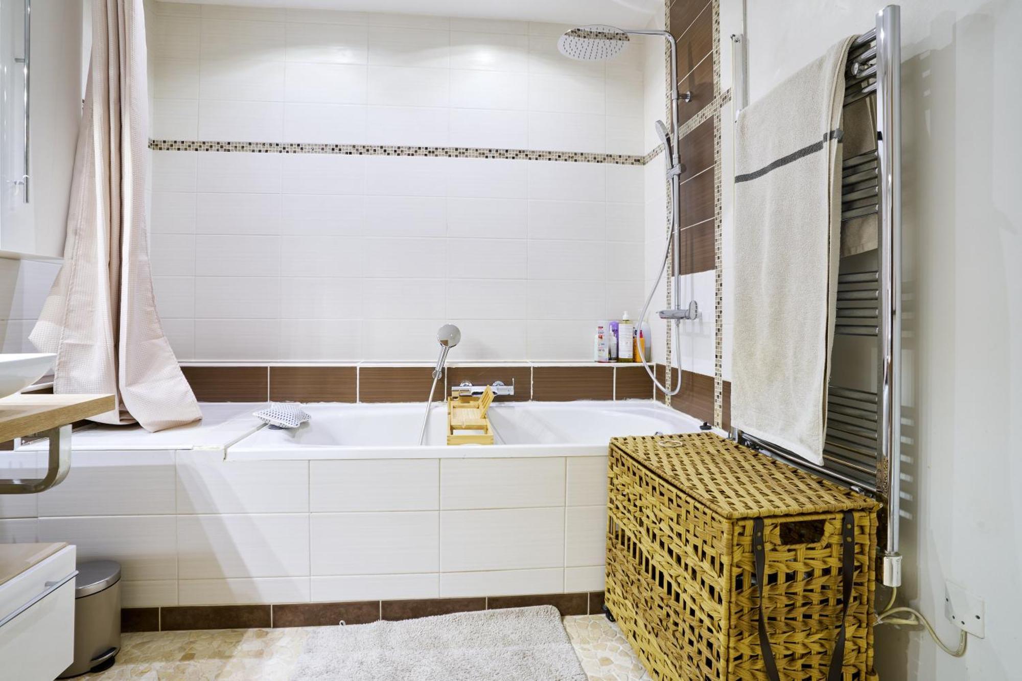 Maison De Ville Moderne Climatisee Avec Piscine Morieres-les-Avignon Esterno foto